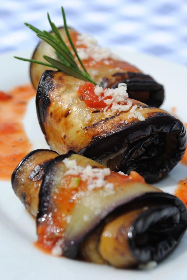 Tasty rolled aubergine recipe with bacon and cheese